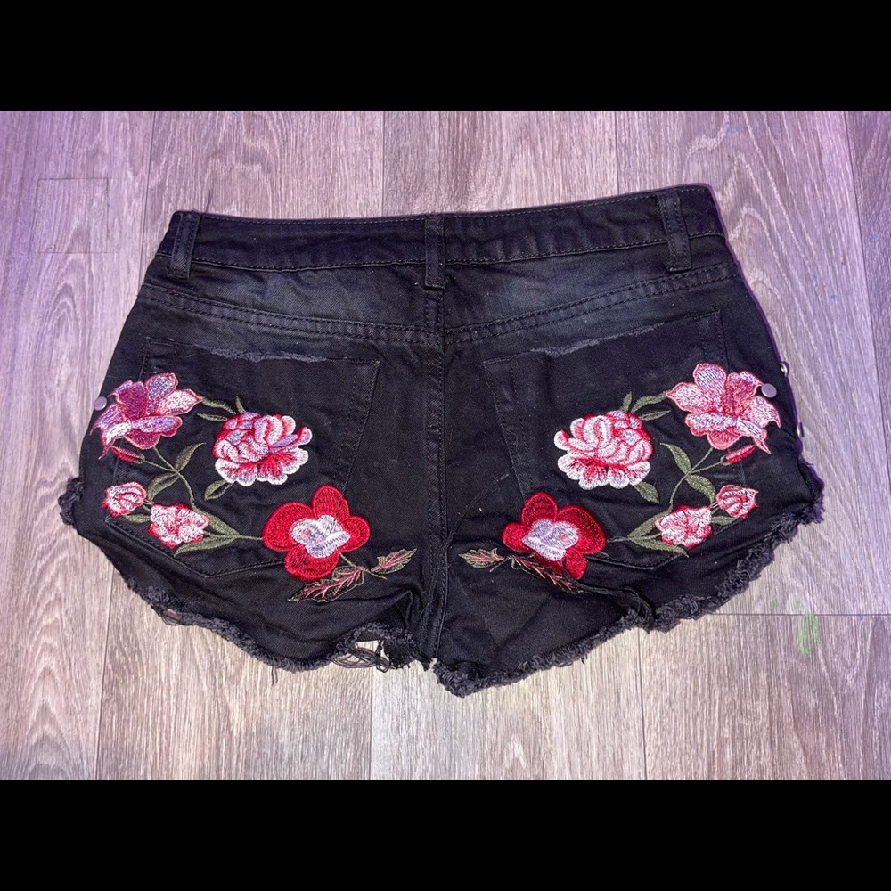 Booty Shorts ! - Picture 4 of 4
